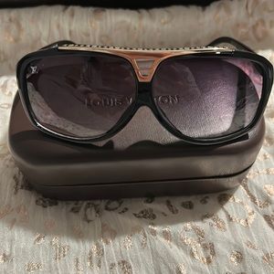 Louis Vuitton replica sunglasses with case